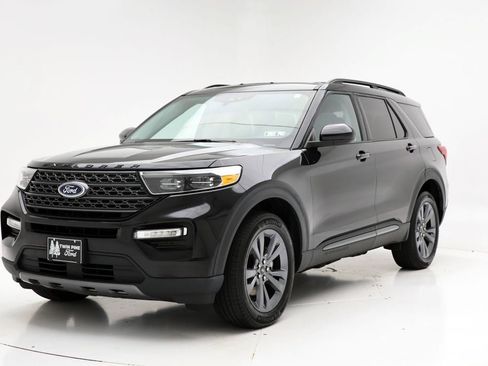 Used 2022 Ford Explorer XLT w/ Equipment Group 202A image 6