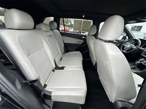 Used 2021 Volkswagen Tiguan SE R-Line image 24