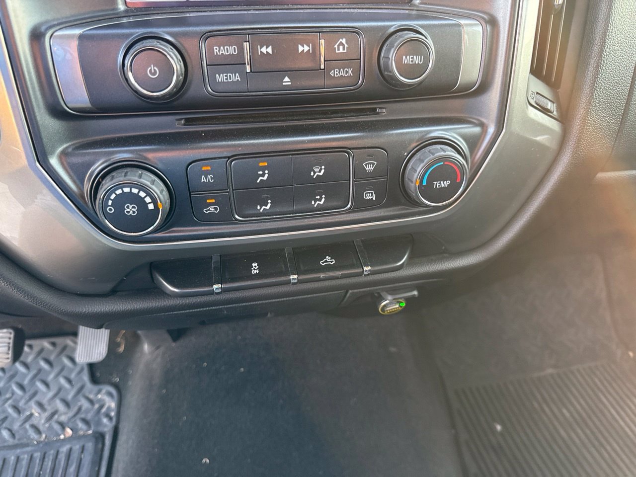 Used 2018 Chevrolet Silverado 1500 LT AWD/4WD image 23