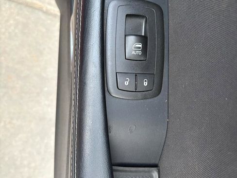 Used 2016 Dodge Challenger SXT image 22