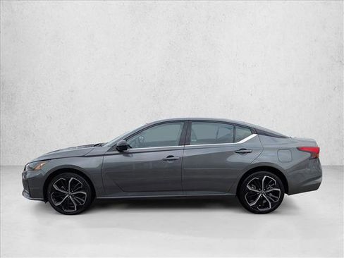 Used 2025 Nissan Altima 2.5 SR image 8