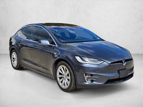 Used 2017 Tesla Model X 75D image 3