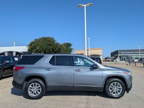Used 2021 Chevrolet Traverse LS FWD image 3