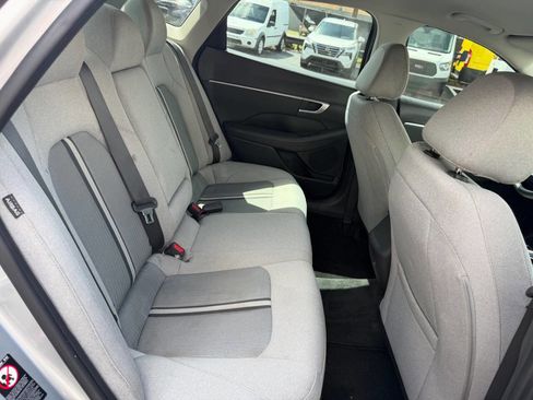 Used 2021 Hyundai Sonata SEL w/ Cargo Package image 17