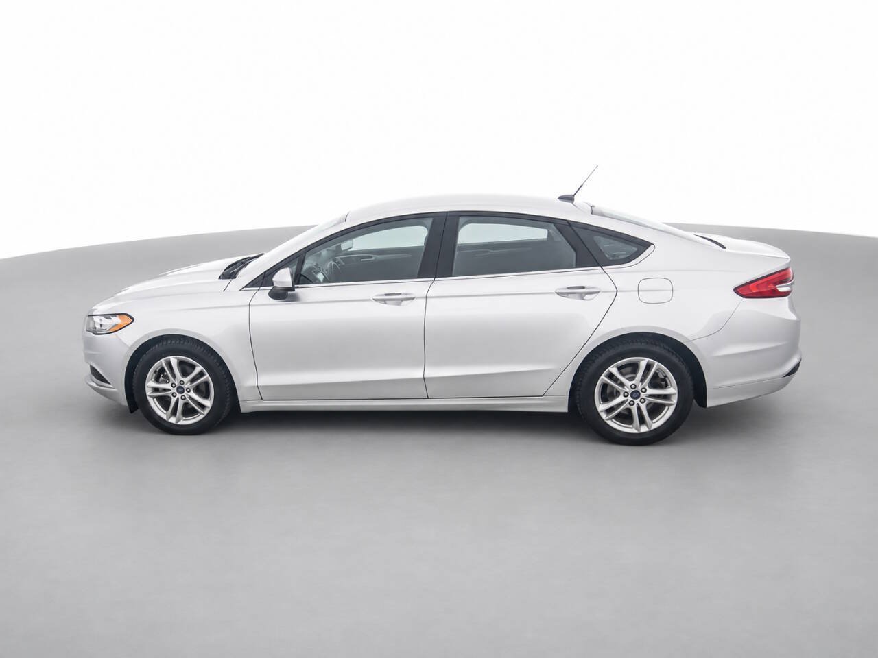 Used 2018 Ford Fusion SE w/ Fusion SE Technology Package FWD image 8