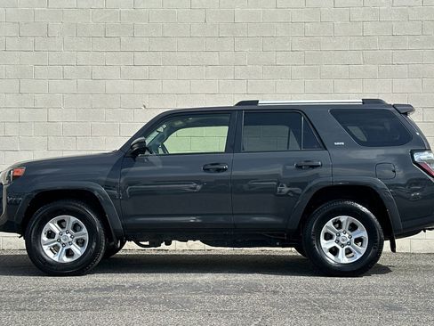 Used 2024 Toyota 4Runner SR5 AWD/4WD image 7