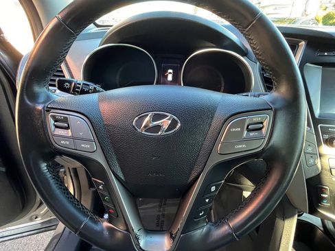 Used 2017 Hyundai Santa Fe Sport FWD image 19