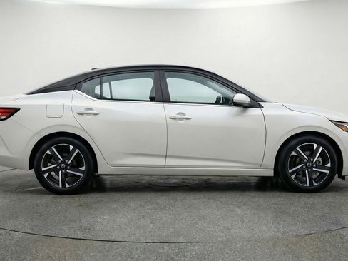 Used 2025 Nissan Sentra SV image 11