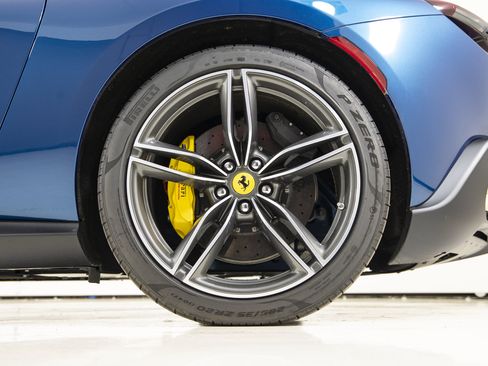 Certified 2025 Ferrari Roma Spider RWD image 19
