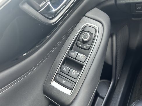 Used 2025 Subaru Outback Limited AWD/4WD image 20