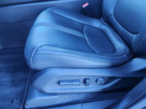 Used 2024 Honda Pilot Touring image 10