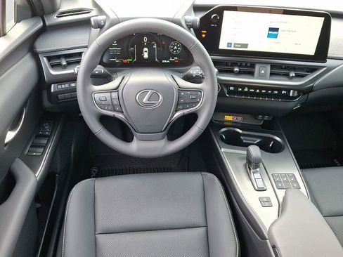 Used 2025 Lexus UX 300h AWD image 12
