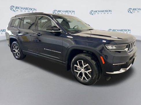 Used 2025 Jeep Grand Cherokee L Limited image 7