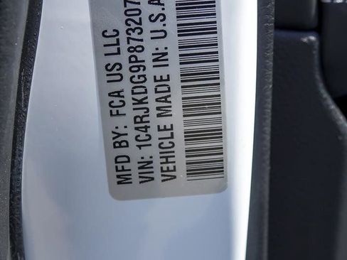 Used 2023 Jeep Grand Cherokee L Overland AWD/4WD image 30