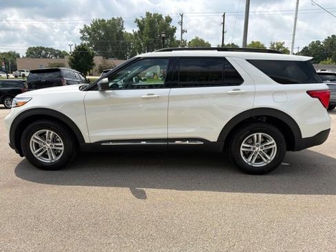 Used 2022 Ford Explorer XLT w/ Equipment Group 202A AWD/4WD image 6