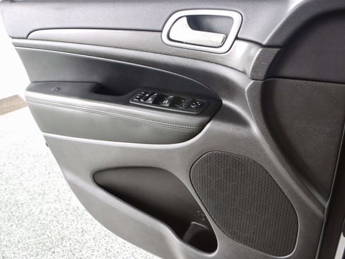 Used 2018 Jeep Grand Cherokee Altitude image 22