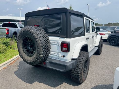 Used 2018 Jeep Wrangler Unlimited Sahara w/ Dual Top Group AWD/4WD image 4