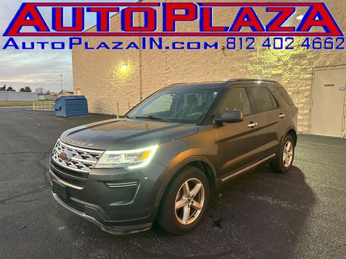 Used 2018 Ford Explorer XLT FWD image 1