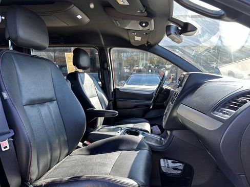 Used 2019 Dodge Grand Caravan GT image 22