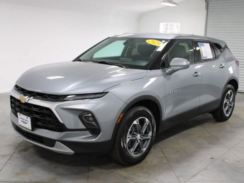 Used 2025 Chevrolet Blazer LT image 4