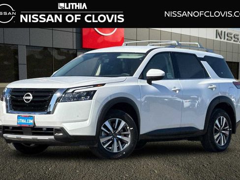 New 2025 Nissan Pathfinder SL image 1
