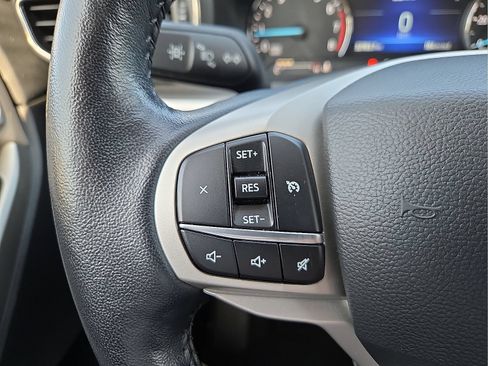 Used 2022 Ford Explorer XLT w/ Equipment Group 202A AWD/4WD image 20