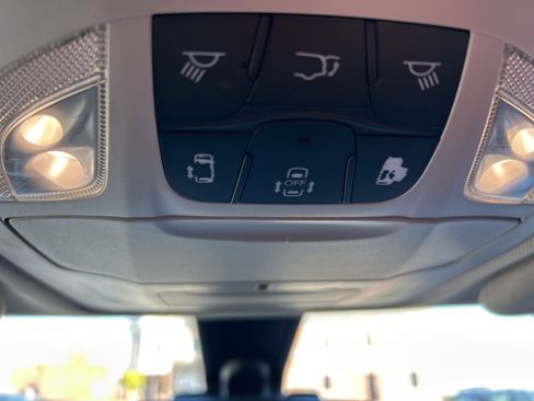 Used 2017 Chrysler Pacifica Touring w/ Tire & Wheel Group image 17