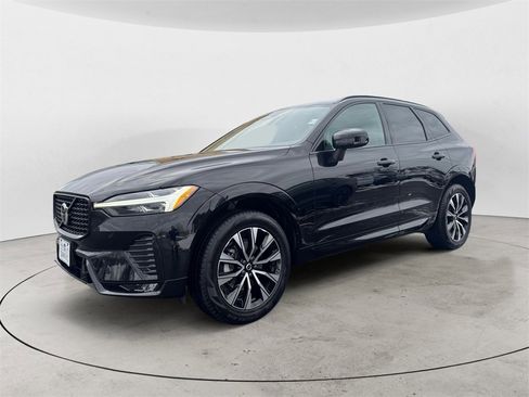 Certified 2025 Volvo XC60 B5 Core image 2