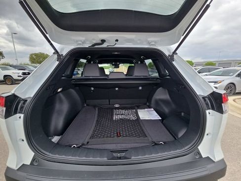 Used 2026 Toyota Corolla Cross SE image 12