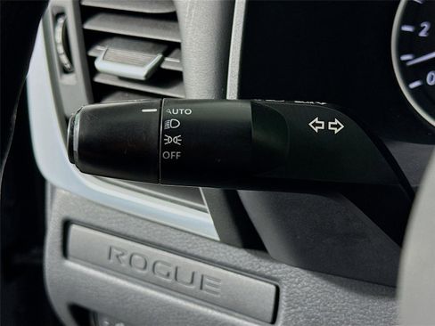 Used 2021 Nissan Rogue S FWD image 3