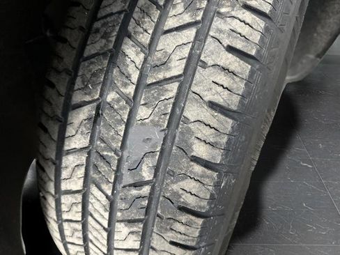 Used 2022 Buick Enclave Essence image 32