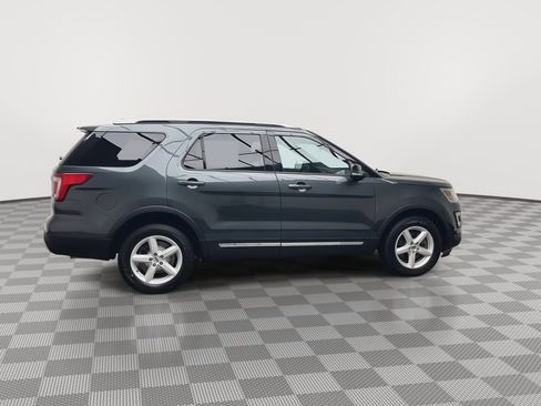 Used 2016 Ford Explorer XLT image 37