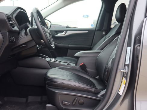 Used 2025 Ford Escape Platinum w/ Premium Technology Package image 9