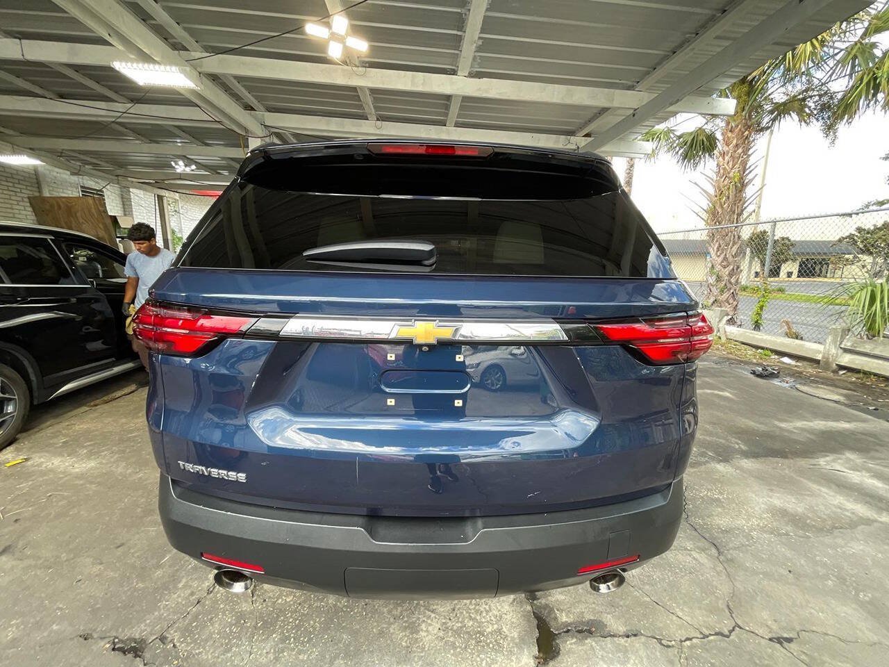 Used 2022 Chevrolet Traverse LS FWD image 5