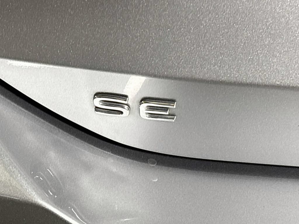 Certified 2025 Volkswagen Tiguan SE FWD image 25