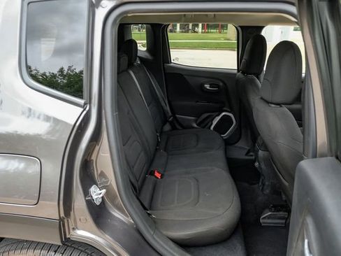 Used 2018 Jeep Renegade Latitude FWD image 38