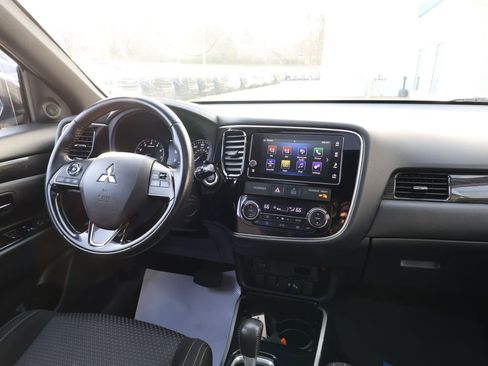 Used 2018 Mitsubishi Outlander ES image 34