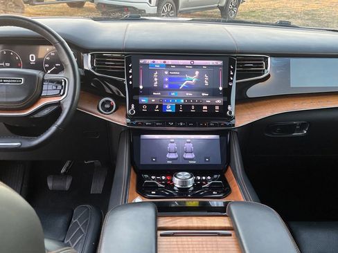 Used 2024 Jeep Grand Wagoneer L Series III image 28