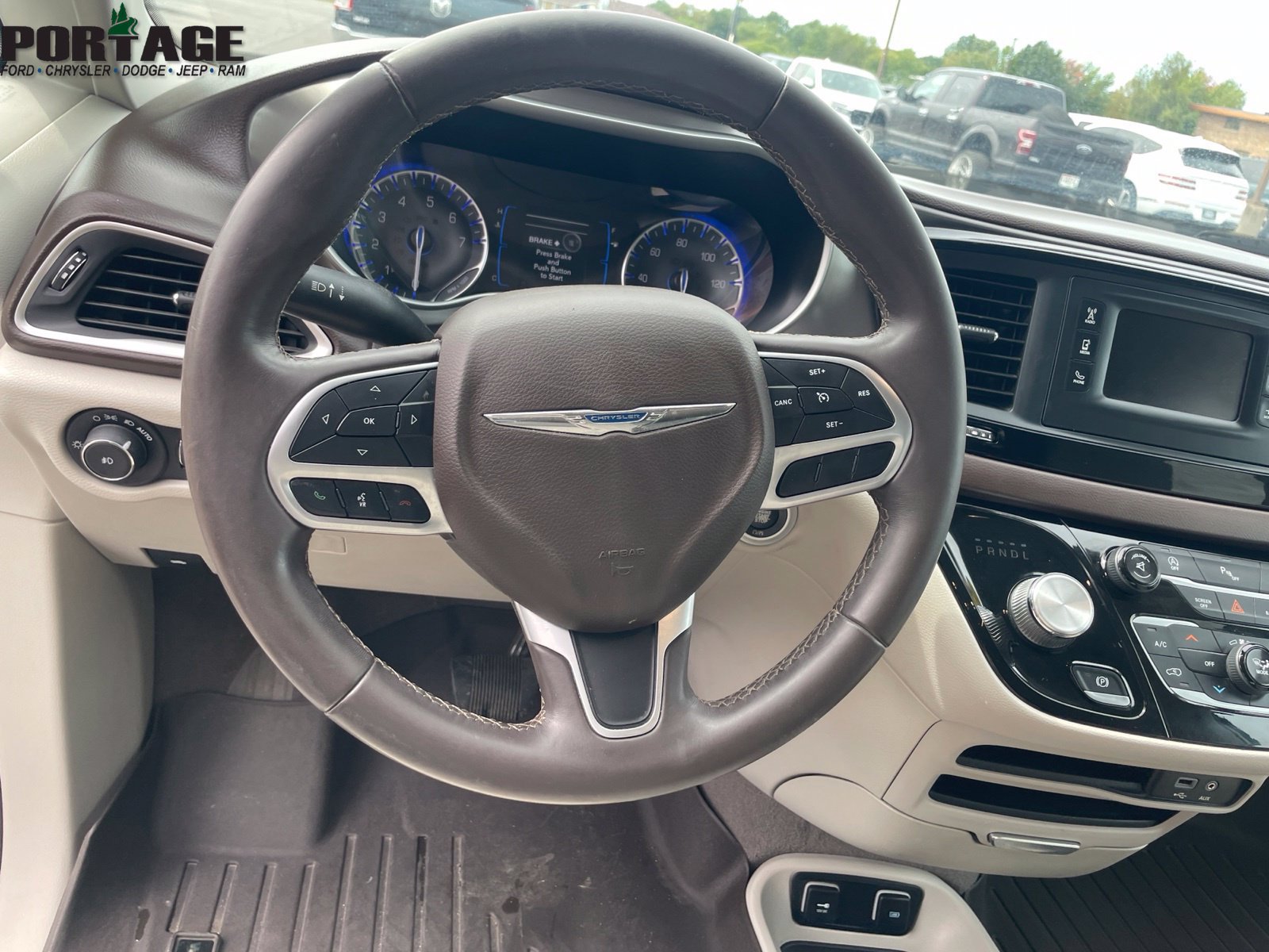 Used 2017 Chrysler Pacifica Touring-L FWD image 14