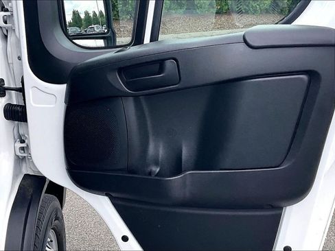 Used 2025 RAM ProMaster 2500 w/ Convenience Group FWD image 12
