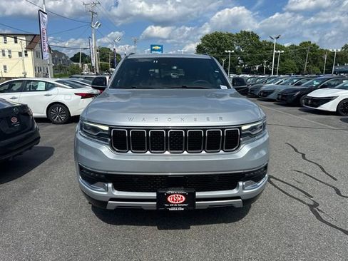Used 2023 Jeep Wagoneer L Series II AWD/4WD image 2