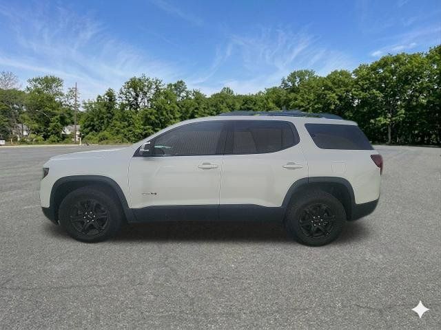 Used 2022 GMC Acadia AT4 w/ Technology Package AWD/4WD image 3