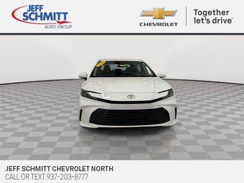 Used 2025 Toyota Camry LE image 3