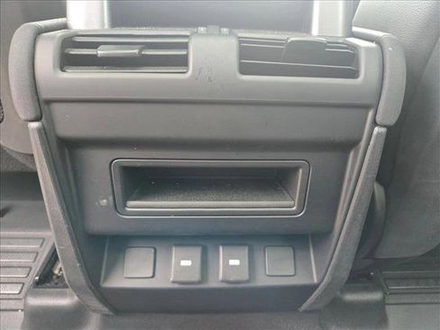 Used 2023 Land Rover Defender 110 X-Dynamic SE image 18