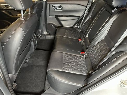 Used 2021 Nissan Rogue Platinum image 18