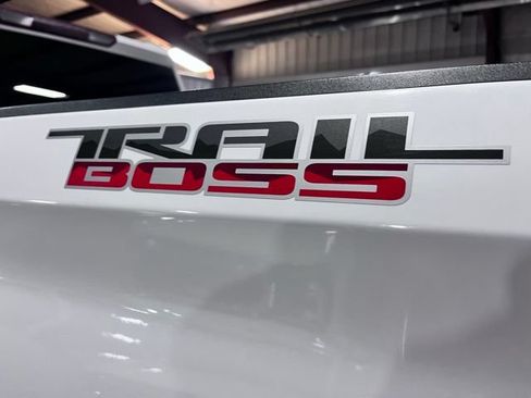 Used 2020 Chevrolet Silverado 1500 LT Trail Boss w/ Convenience Package AWD/4WD image 26