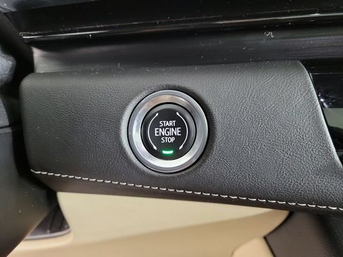 Used 2021 Cadillac Escalade Premium Luxury w/ Performance Package RWD image 31