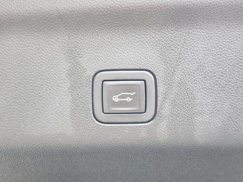 Used 2024 Chevrolet Tahoe Premier AWD/4WD image 36
