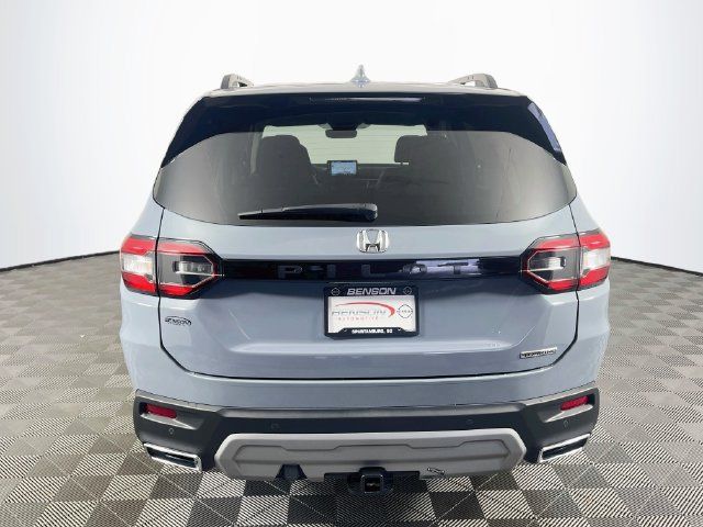 Used 2025 Honda Pilot Touring image 7