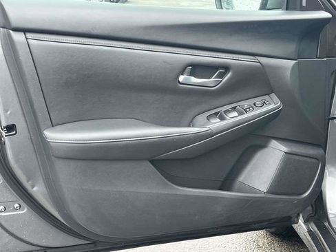 Used 2024 Nissan Sentra SV FWD image 14